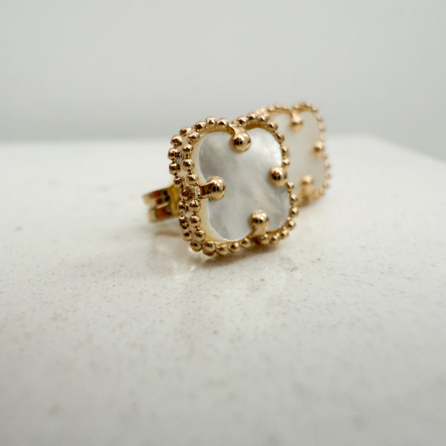 14K Yellow Gold Clover Stud Earrings -Mother Pearl (Small)