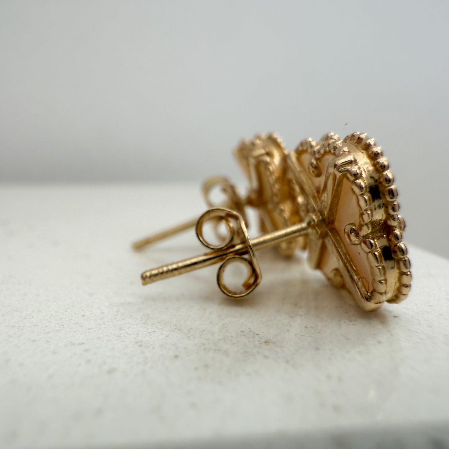 14K Yellow Gold Clover Stud Earrings -Mother Pearl