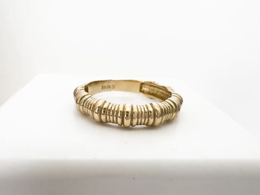 14k Solid Yellow Gold Chunky Spring ring