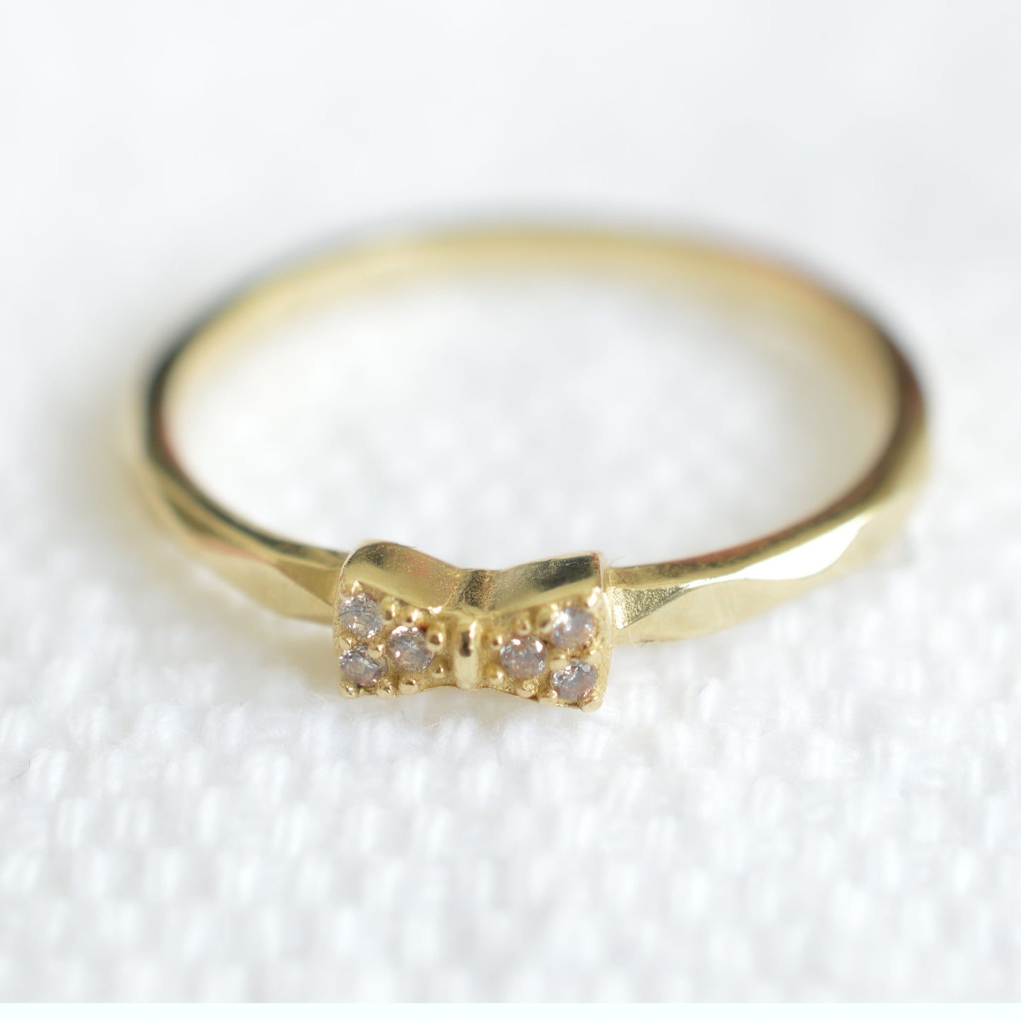 10K Solid Yellow Gold Ring with Bow Shape Top
