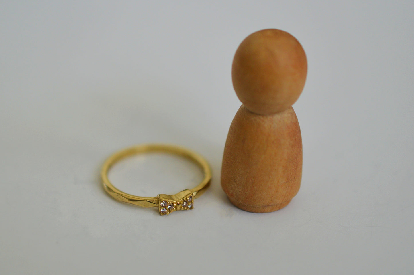 10K Solid Yellow Gold Ring with Bow Shape Top