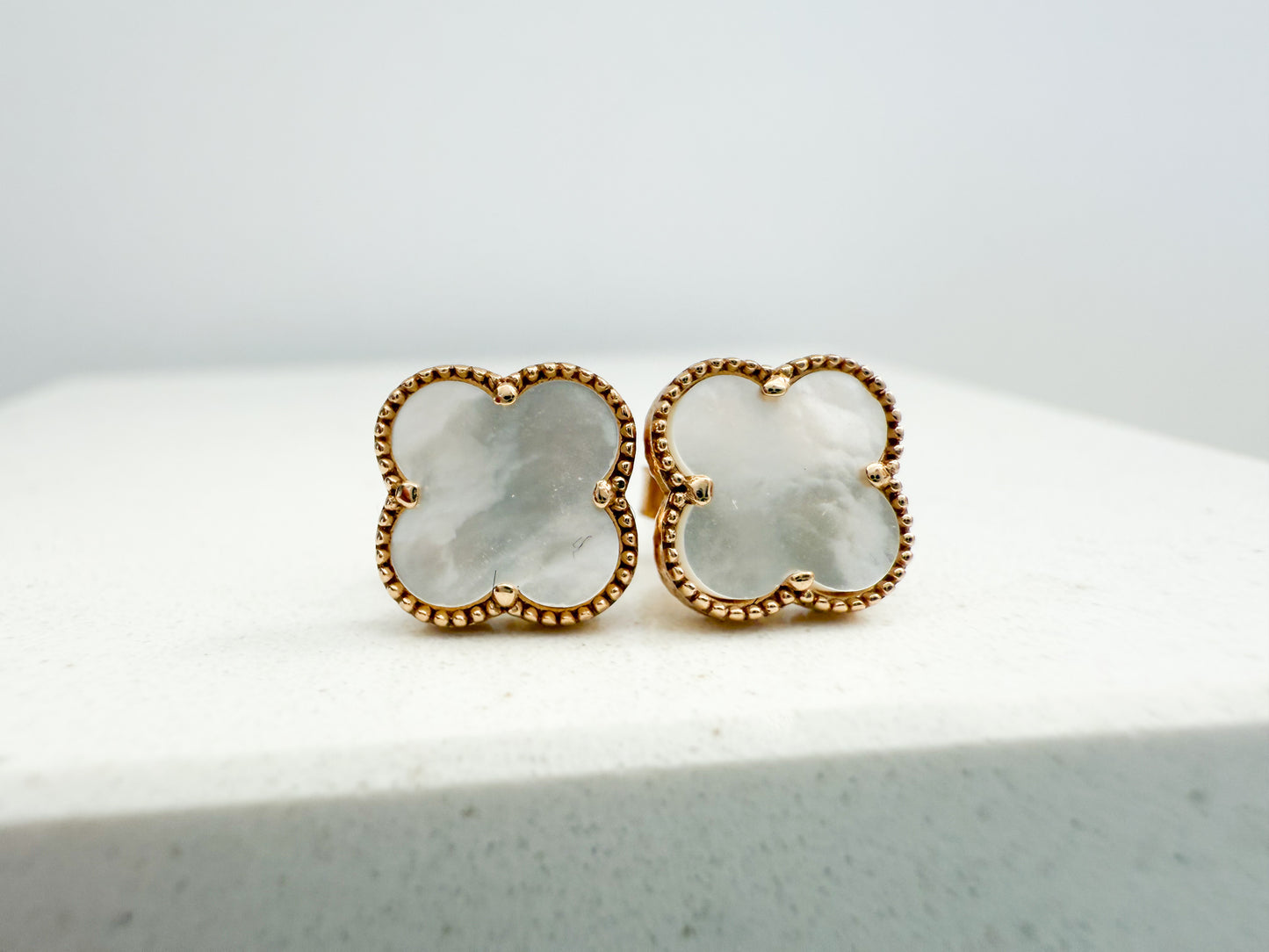 14K Yellow Gold Clover Stud Earrings -Mother Pearl