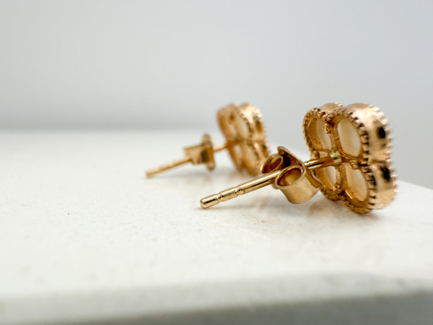 14K Yellow Gold Clover Stud Earrings -Mother Pearl