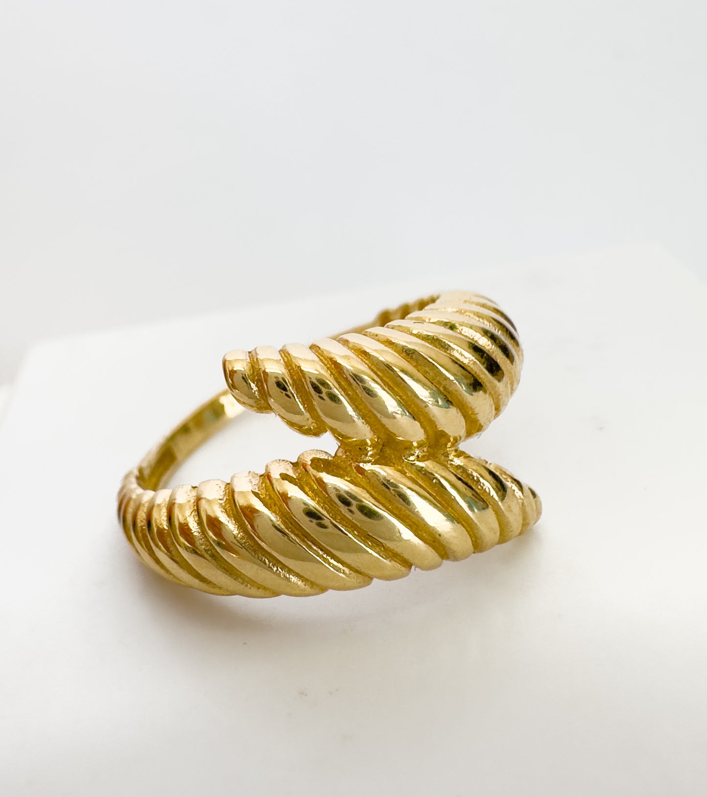 14k Solid Yellow Gold Claw Ring