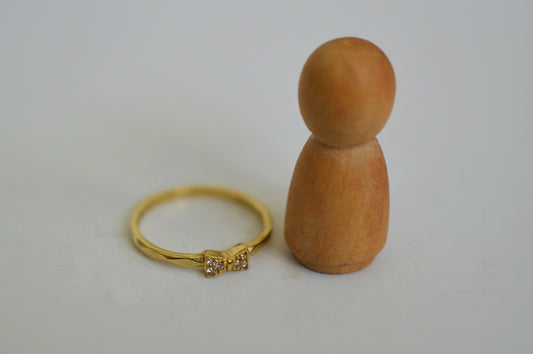 10K Solid Yellow Gold Ring with Bow Shape Top